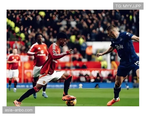 半场战报：曼联0-2落后纽卡，主场球迷提前退场